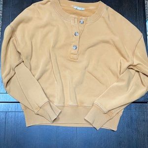 Women’s cropped pull-over sweatshirt.